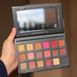 LAST ONE❗️Aphrodite Palette By Hard Candy